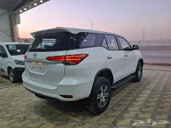 تويوتا فورشينر GX2 بنزين قسط 1550 شهريا مع عازل مجان 4