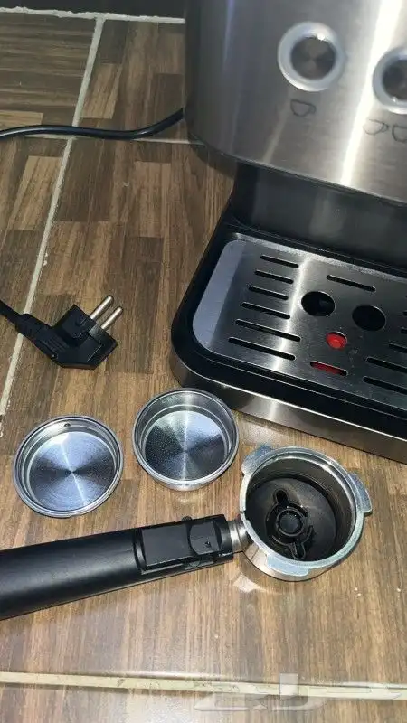 مكينه قهوة للبيع شاريها ب450 واستخدام شهر ونص متقطع 0