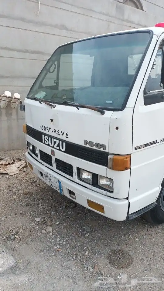 سطحه ايسوزو موديل 1993 NKR نظيفه مطوفه الاستمارة تحتاج وفحص 0