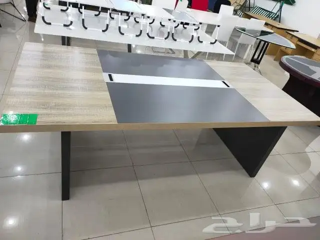 مكاتب وكراسي وطاولة اجتماع ووحدات عمل 49