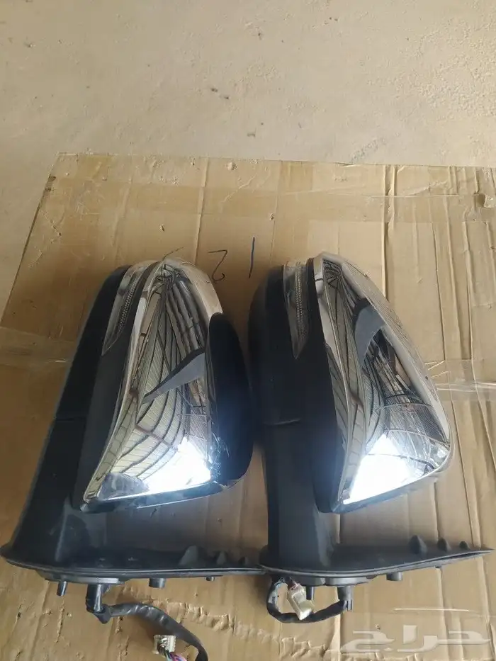 يوجد لدينا مرايات هايلوكس 2018 إلى 2023 1