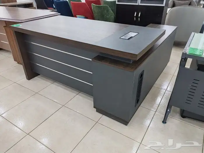 مكاتب وكراسي وطاولة اجتماع ووحدات عمل 17