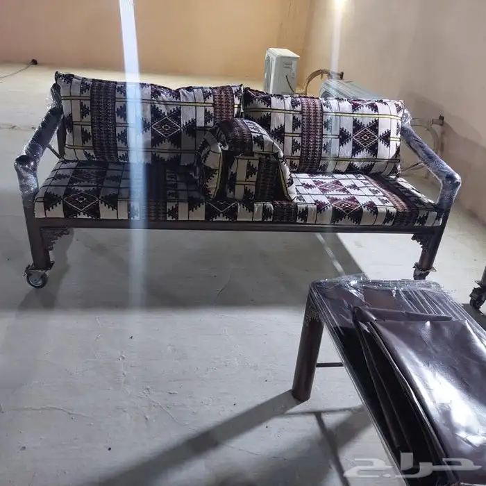 كراسي حديد 3