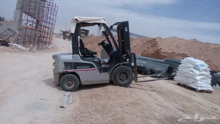 رافعة شوكية (فوركلفت) forklift للإيجار 0