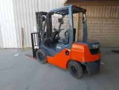 رافعة شوكية (فوركلفت) forklift للإيجار 3