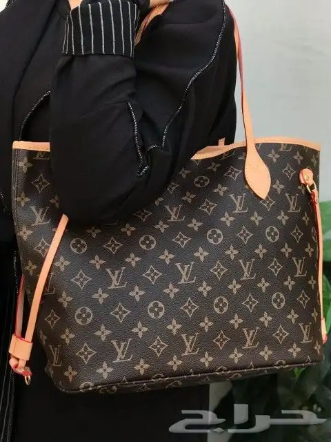 هدااياء اطقم رجالي اطقم نسائي شنط درجه اولى طبق الأصل 2