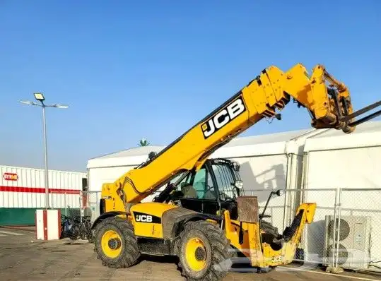 Forklifts  cranes  and tractors for rent 5
