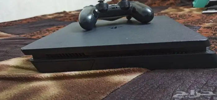 بلاي ستيشن 4 playstation مع يد اصلي تم البيع 1