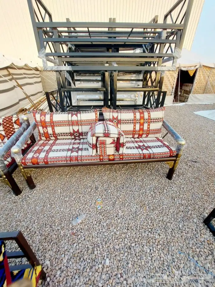 طاولات وكراسي 13
