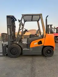 روافع شوكية فوركلفت للإيجار بجميع الأحجام والأنواع 3