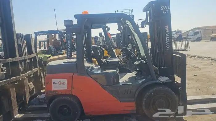 رافعة شوكية (فوركلفت) forklift للإيجار 4