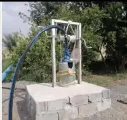 حفاره ابار وكشف عن الماء وتنزيل مواسير وتركيب غطاء ونش 1