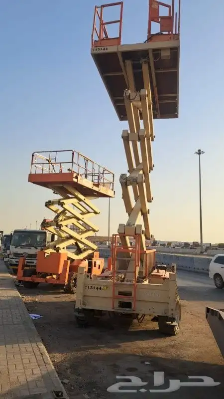 مان لفت وسيزر لفت للإيجار اليومي. Boom lift for rent 3