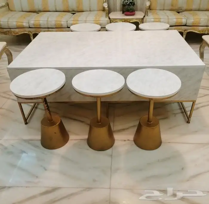 طاولة خدمة كبير مع 6 طاولات صغير 0