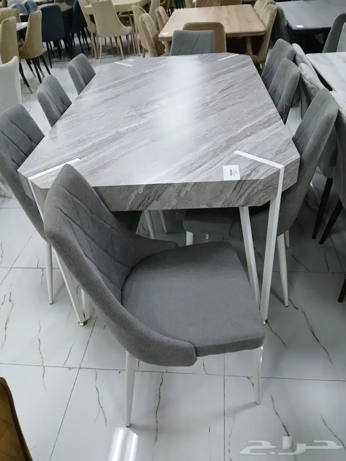 طاولات طعام بأحدث الاشكال 19