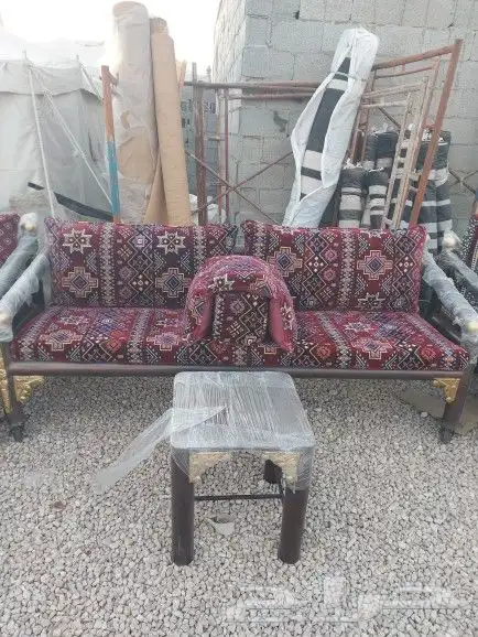 طاولات وكراسي 1