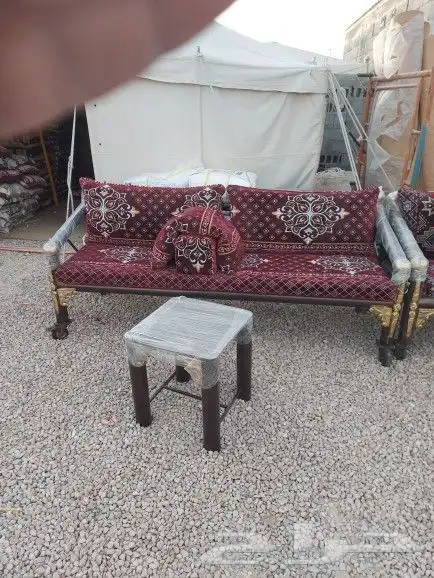 طاولات وكراسي 0