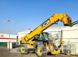 فور كلفت رافعه شوكيه للإيجار يومي شهري 0