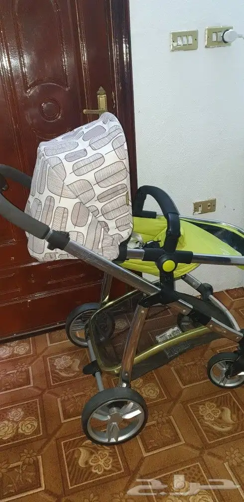 عربة اطفال ماركة.giggles. بحالة ممتازة لعمر 6سنوات 4