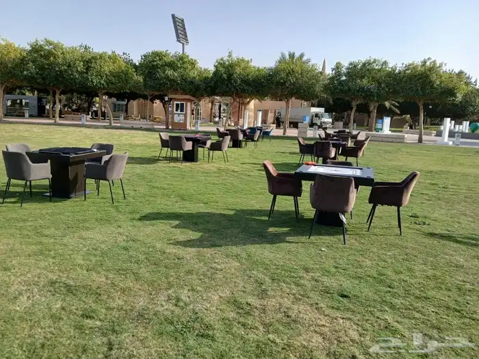يوجد لدينا العاب وشاشات ترفيهيه 1