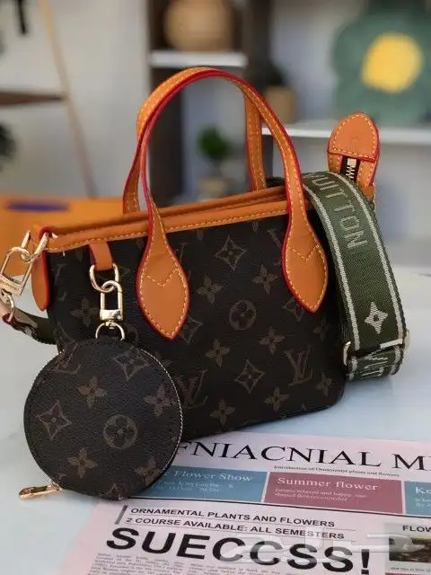 شنط وشوزات واحزمه جملة وتجزئة مطلوب مسوقات 37