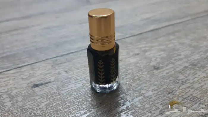 ادهان عود صافيه وخشب عود وورد وعنبر ومسك وياسمين 1