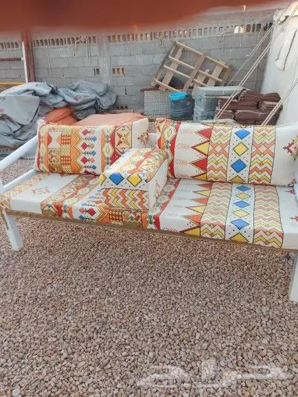طاولات وكراسي 4