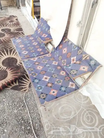 طاولات وكراسي 2