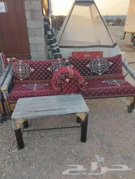 طاولات وكراسي 1