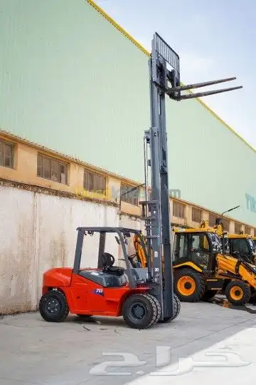 Scissor lift  Manlift and Forklifts for rent. تأجير رافعات 0
