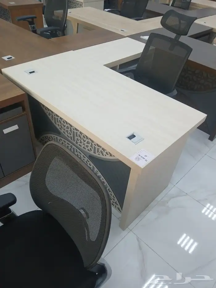 مكاتب موديلات جديده بمقاصات مختلفه 9