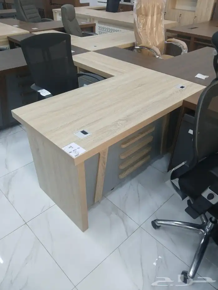 مكاتب موديلات جديده بمقاصات مختلفه 13