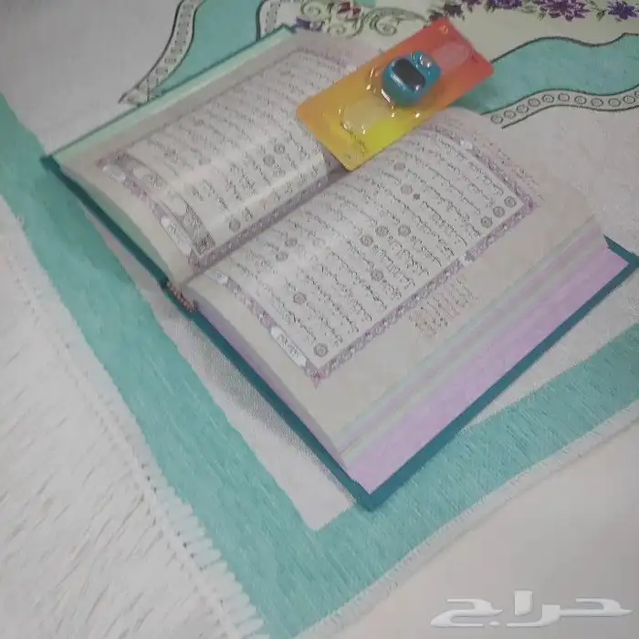 شراشف صلاة وسجادات ومصاحف ملونه 1