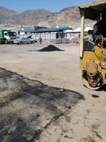 السلام عليكم نقدم جميع أعمال أسفلت ارضيات خرسانيه يوجد بوكات 4