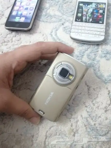 اول جوال ايفون و نوكيا n95 وبلاك بيري Q10 مخزنه 10