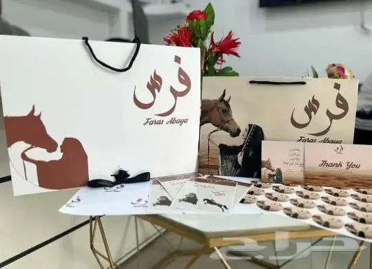 طباعة بكج عبايات ( بوكس او كيس وكرت وستكر واوراق تغليف) 5