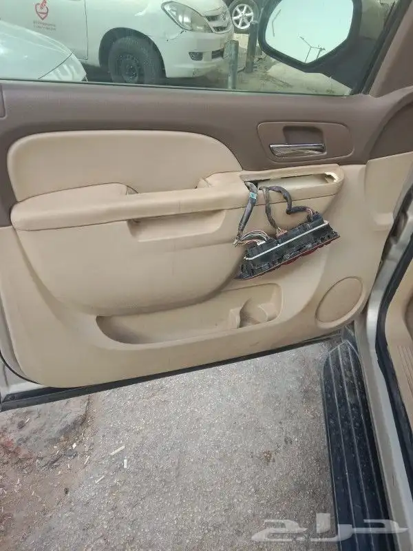 إصلاح أبواب جمس يوكن وتاهو تكتيم اصواط الديكورات 2