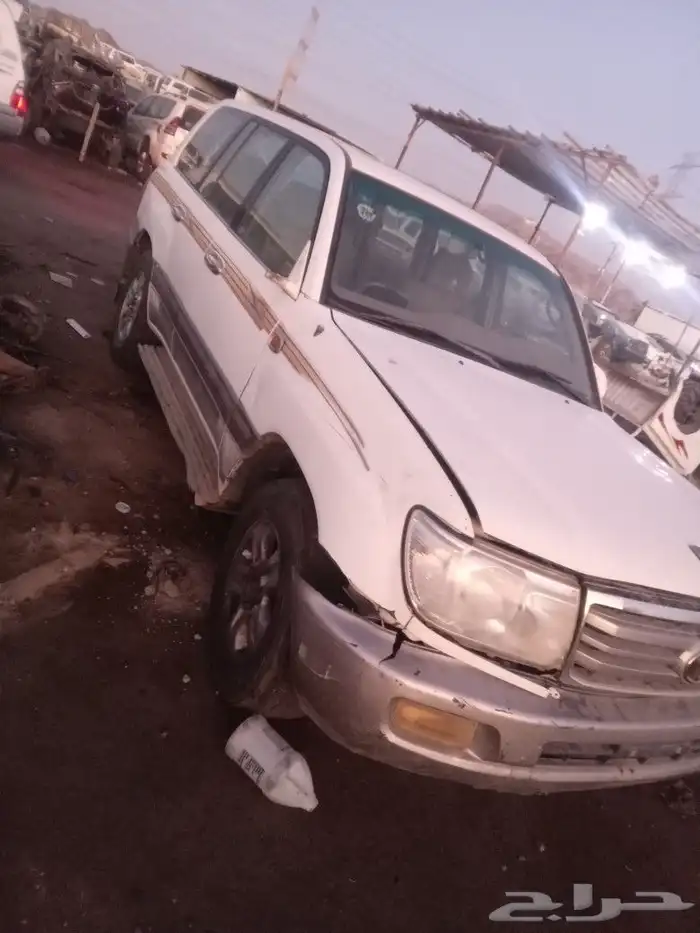 يوجد لدينا جميع قطع غيار لاندكروزر 2002 2