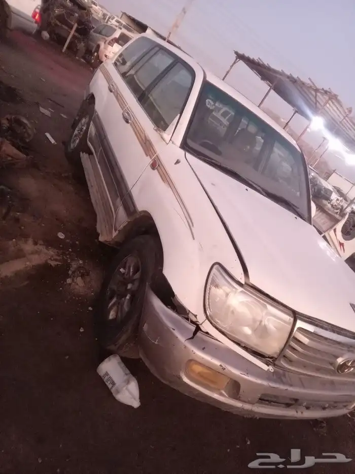 يوجد لدينا جميع قطع غيار لاندكروزر 2002 0