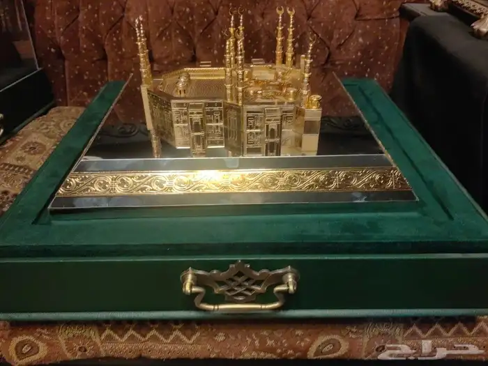 لوحات إسلامية قطع من كسوة الكعبة مجسمات مطلية بالذهب 0