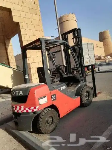 رافعة شوكية (فوركلفت) forklift للإيجار 2