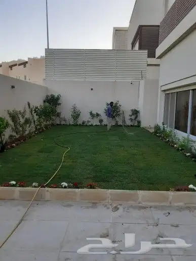 منسق حدائق وزراعة الثيل والديكورات 21