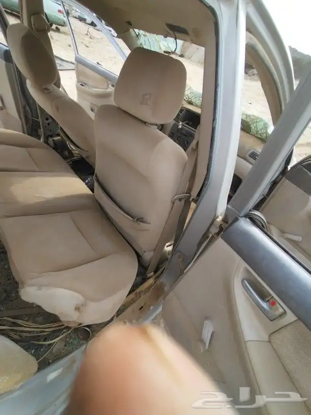 للبيع قطع كورولا 2006 12