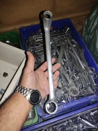 للبيع رفوف عدد بلاستيك ومفكات وحبات 2