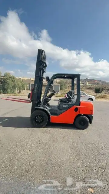 رافعة شوكية (فوركلفت) forklift للإيجار 2