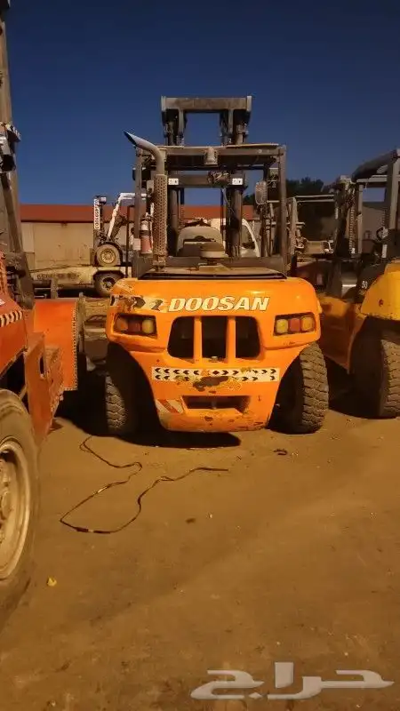 رافعة شوكية (فوركلفت) forklift للإيجار 5
