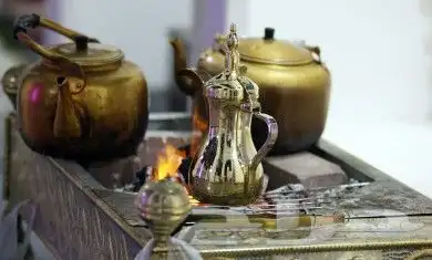 تأجير زل و كراسي و طاولات وعدة قهوة و قهوجي و خيام 11