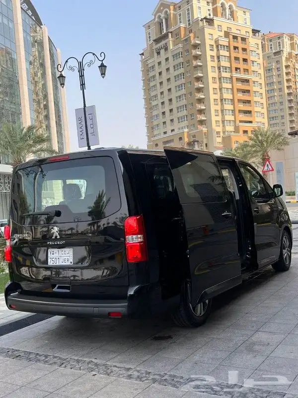 للايجار اليومي فان بيجو VIP 7 راكب موديل 2024 0