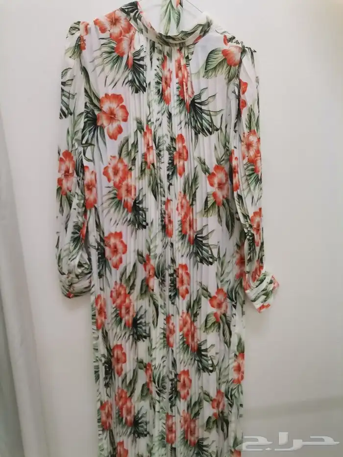 فساتين نسائية شبه جديده البيع سمح 2