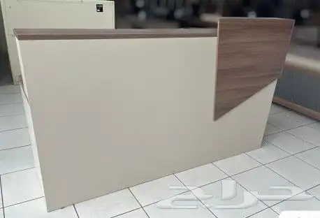 كونتر استقبال زجاج وخشب كراسي انتظار 10